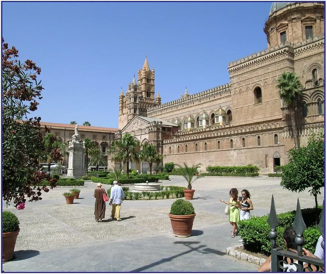 Casa Clo Alla Cattedrale باليرمو 0*,
